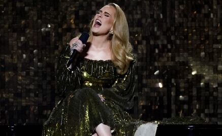 Adele se derrumba en el escenario durante un espectáculo, tras experimentar un intenso dolor