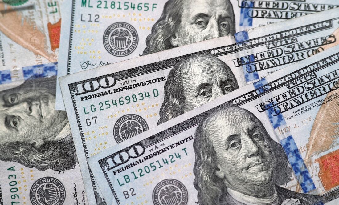 La divisa mexicana en los mercados internacionales cotiza alrededor de los 17.99 pesos por dólar, llegando a superar las 18 unidades, según Bloomberg. Foto: Archivo