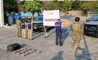 VIDEO: Marina asegura 13 paquetes y un bulto con cocaína al suroeste de Oaxaca; hallan droga flotando en el mar