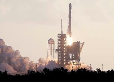 SpaceX lanza satélite espía para agencia de EU