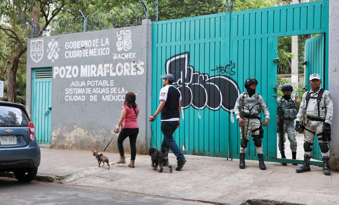 Aspectos del exterior del Pozo Miraflores, ubicado en el Parque Miraflores de la colonia San Pedro de Los Pinos, el cual se encuentra bajo vigilancia de la Guardia Nacional al igual que otros pozos en la alcaldía Benito Juárez. Foto: Valente Rosas El Universal
