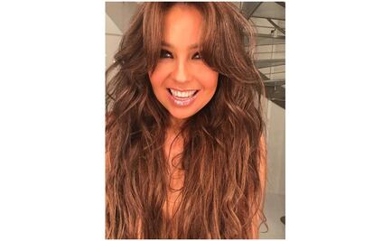 Thalía comparte foto en toalla desde el spa