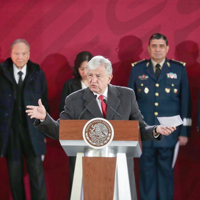 Andrés Manuel López Obrador adelantó que esta semana se incorporan a la vigilancia de ductos mil agentes que pertenecen a la Policía Federal Ministerial. DIEGO SIMÓN. EL UNIVERSAL