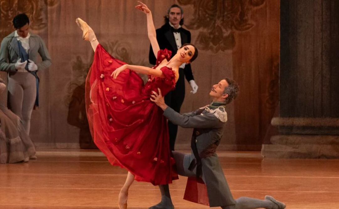 En la fotografía, los primeros solistas: Ana Elisa Mena y Roberto Rodríguez. Foto: Vía Instagram oficial de la Compañía Nacional de Danza.