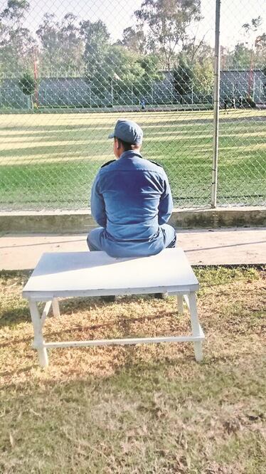 Capitanes, tenientes, subtenientes, sargentos, cabos y soldados hacen un llamado a los poderes Ejecutivo, Legislativo y Judicial para que la situación de las Fuerzas Armadas se resuelva. FOTO: ESPECIAL