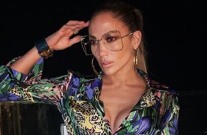 Jennifer Lopez enciende las redes sociales con foto en traje de baño