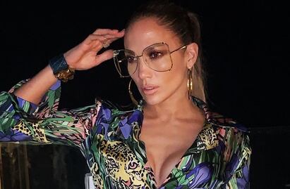 Jennifer Lopez enciende las redes sociales con foto en traje de baño