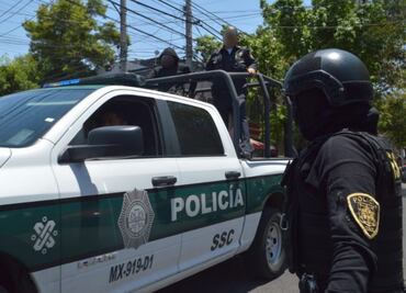 Sujetos golpean a policías y les quitan una de sus armas en Xochimilco