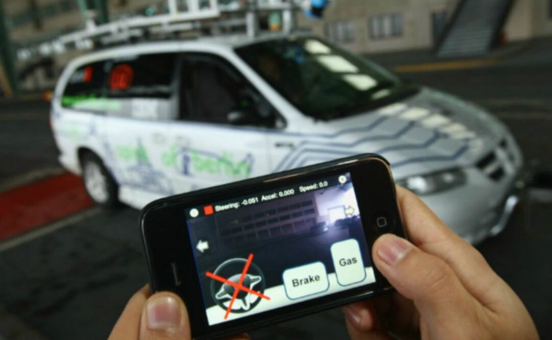 El vehículo nuevo promedio tiene entre 40 y 50 computadoras que utilizan más de 20 millones de líneas de código de software, más que un Boeing 787