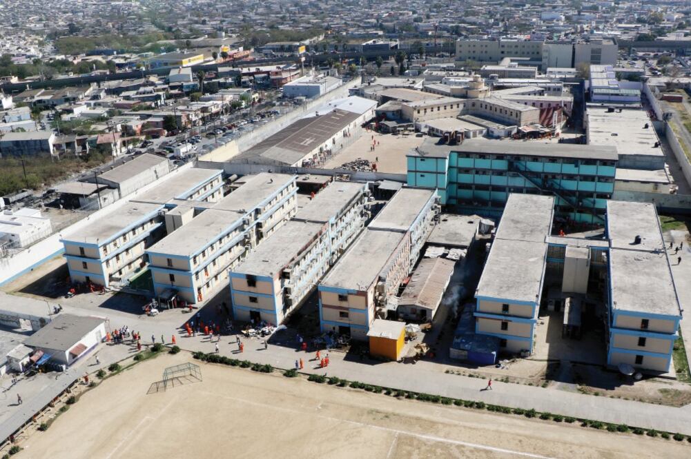 Jaime Rodríguez, gobernador de Nuvo León, afirmó que se tomó el control del centro de reclusión y que todo está en orden con los reos sobrevivientes (ESPECIAL)