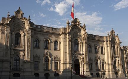 Escándalo en Perú por el hallazgo de 20 mil dólares en el baño del secretario presidencial