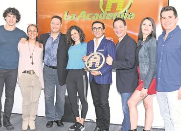 Azteca le da carta abierta a Adal