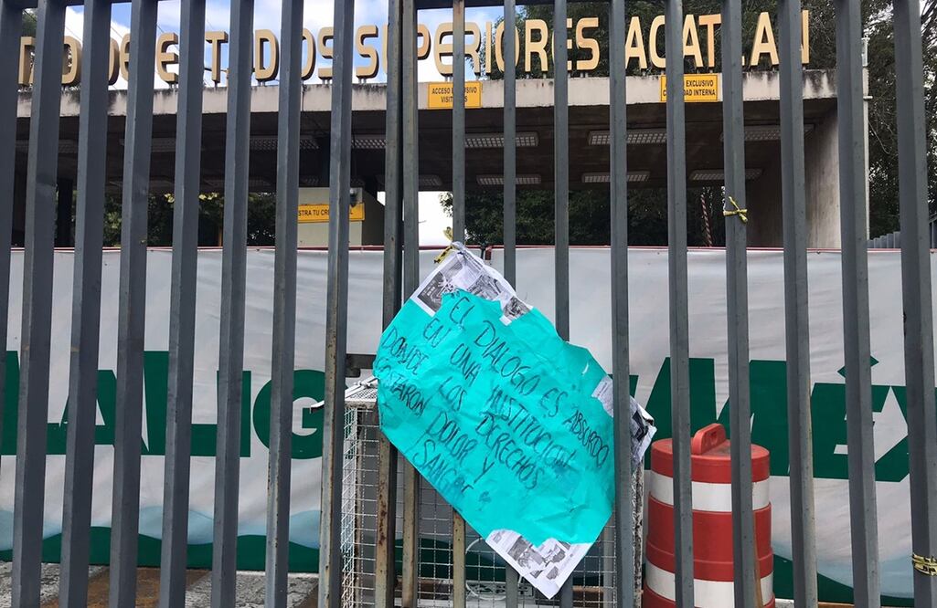 En FES Acatlán que tiene una matrícula de 22 mil estudiantes, anoche alumnos  decidieron iniciar un paro indefinido de labores. FOTO: Rebeca Jiménez/EL UNIVERSAL/