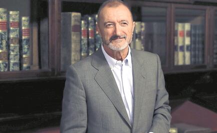 Pérez-Reverte dice ser un superviviente que pudo contar conflictos humanos