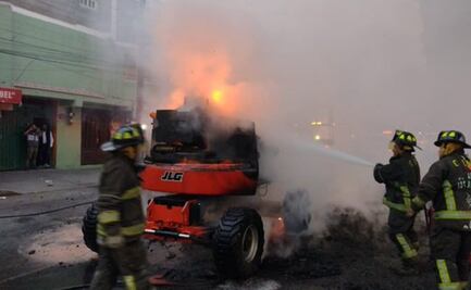 VIDEO: Reportan incendio de maquinaria en zona de obra de Línea 12 del Metro