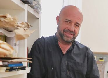 Renuncia de Bellatin divide opiniones entre la comunidad cultural