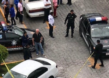 Balean a mujer frente a banco en Huixquilucan