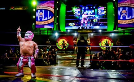 Microman llega crecido a la función del 87 aniversario del CMLL