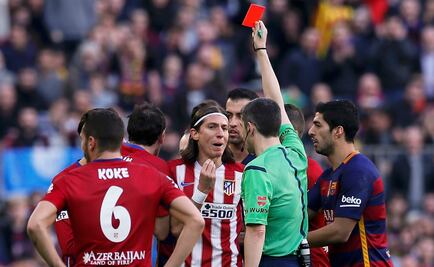 Filipe Luis, suspendido tres juegos por patada a Messi