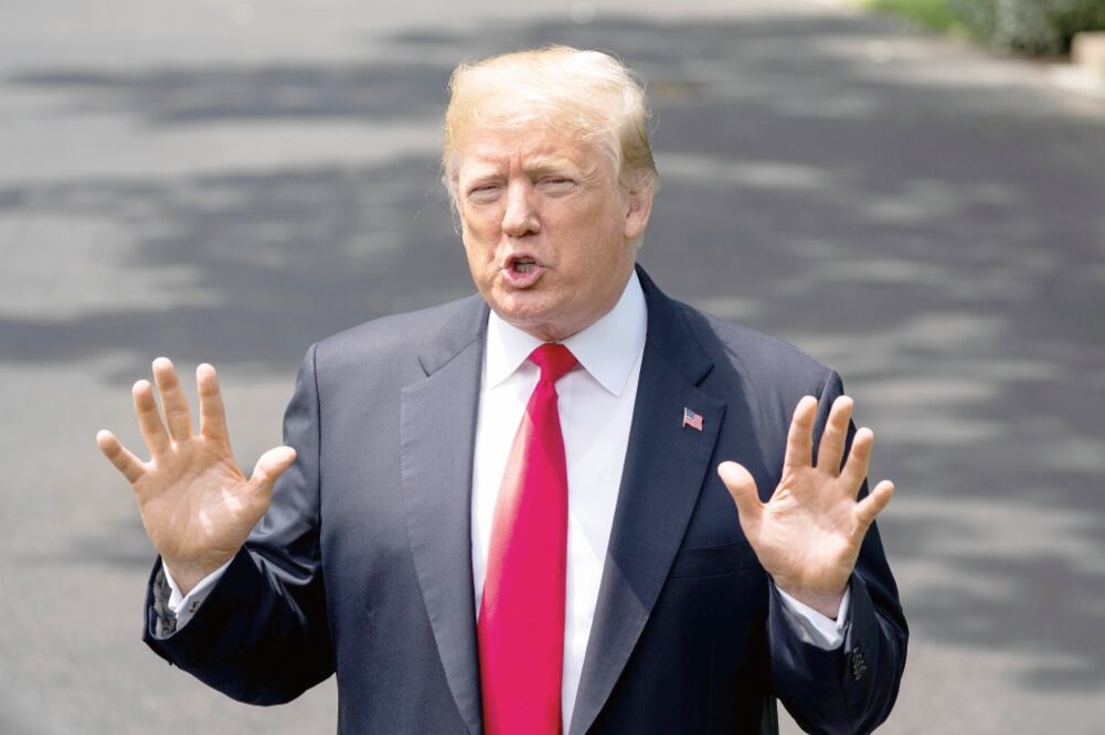 Donald Trump, presidente de Estados Unidos, ayer durante una charla con los medios de comunicación en la Casa Blanca (JIM LO SCALZO. EFE)