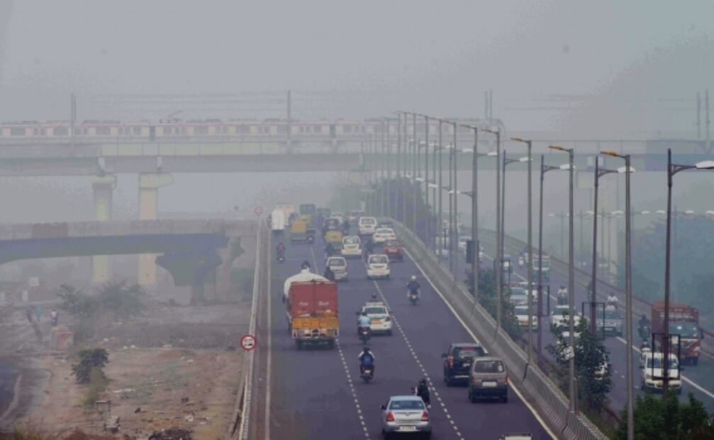Organizan carrera infantil pese a contaminación que asfixia a Nueva Delhi