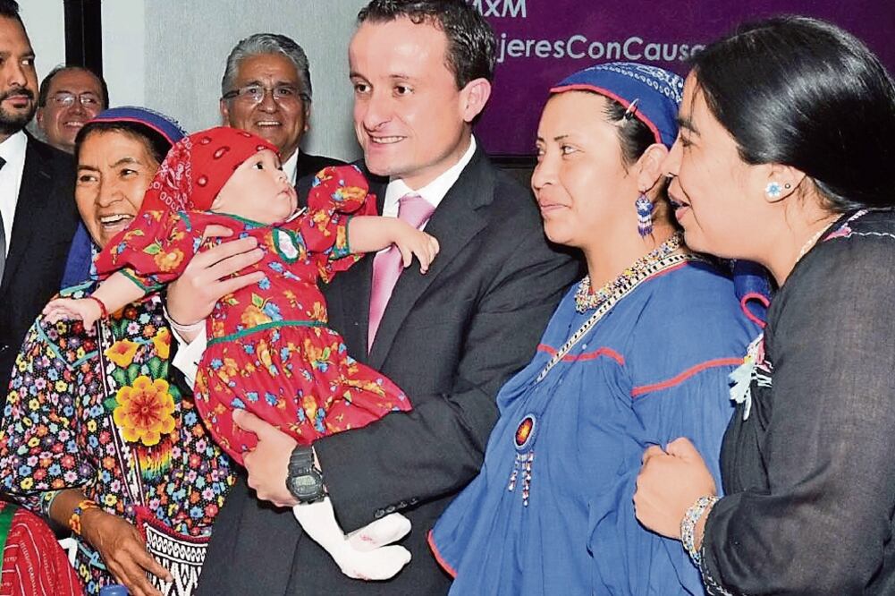 Apoyo. Con motivo del Día de la Mujer, el abanderado del PRI se reunió con la Red Mujeres por México (CORTESÍA)