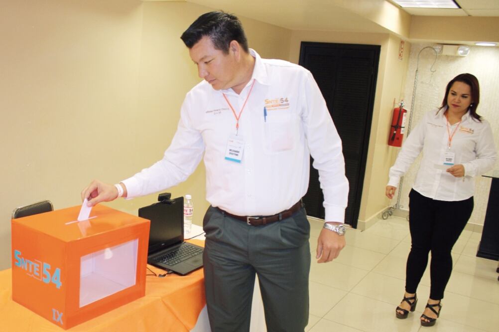 Los delegados han sido electos mediante voto nominal y secreto; el proceso ya se ha realizado en diferentes secciones de siete estados 