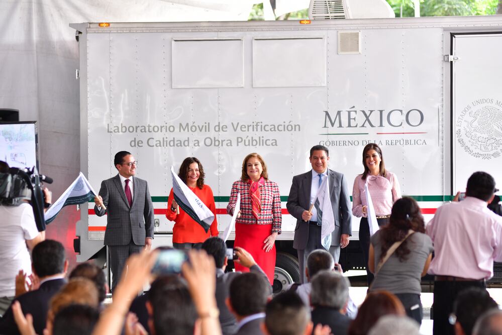 La titular de la SFP puso en operación laboratorios de verificación de obra pública. /Especial