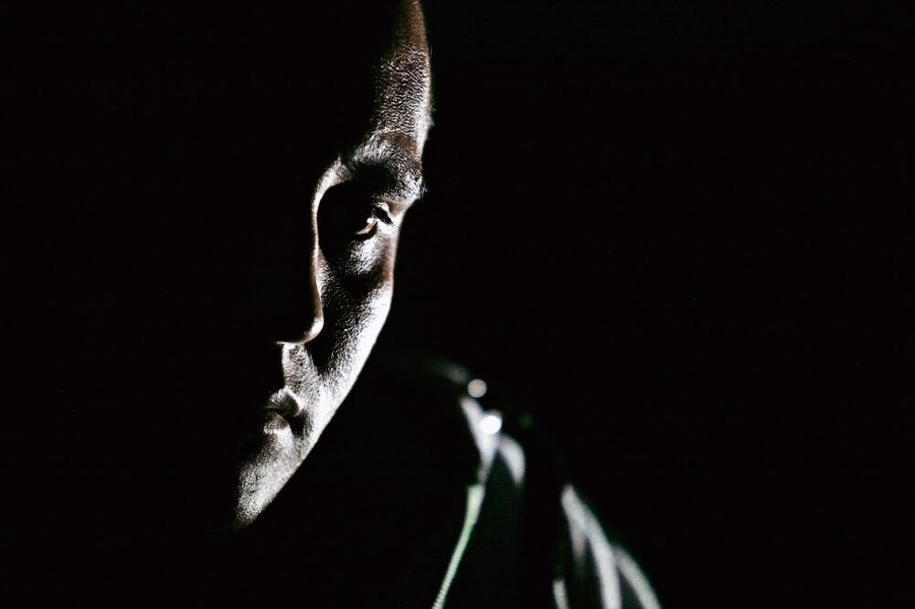 Al uniformado oriundo del Estado de México los encapuchados le quitaron los zapatos y las calcetas; por la noche los dejaron libres. Se lastimó gravemente los pies por correr descalzo por el monte (IVAN STEPHENS. EL UNIVERSAL)