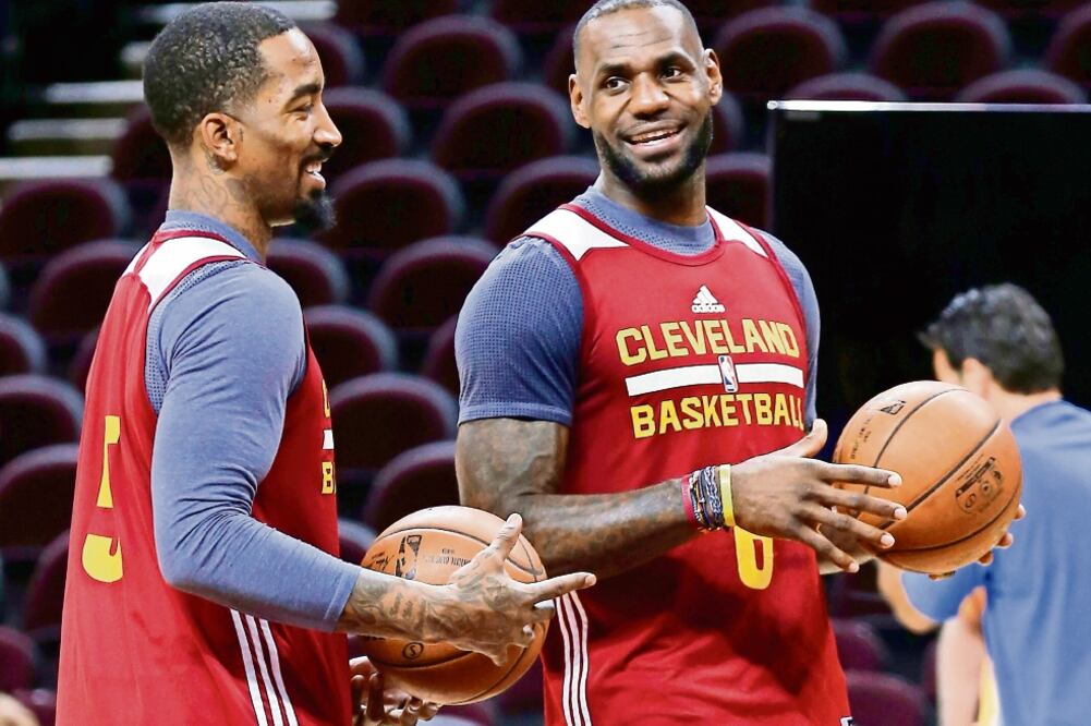 ‘Cavs ’ no pierde como local en postemporada, lo que le da esperanza (JOHN G. MABANGLO. EFE)