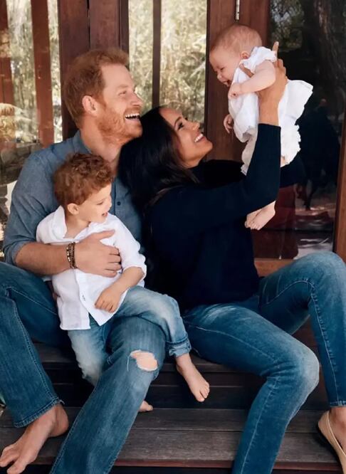 Enrique y Meghan con sus hijos Archie y Lilibeth. FOTO: ESPECIAL