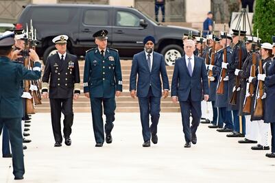 Ministros de Defensa buscan estabilidad