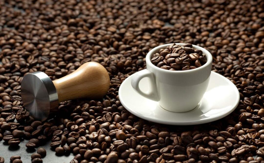 Cuida los alimentos con los que acompañas tu café. Foto: Freepik