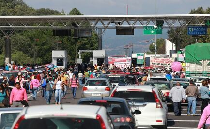 Magisterio bloquea autopista Siglo 21 en Michoacán