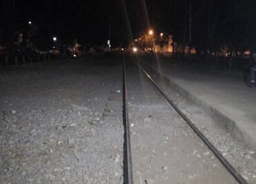 Maestros quitan bloqueo de vías del tren en Pátzcuaro