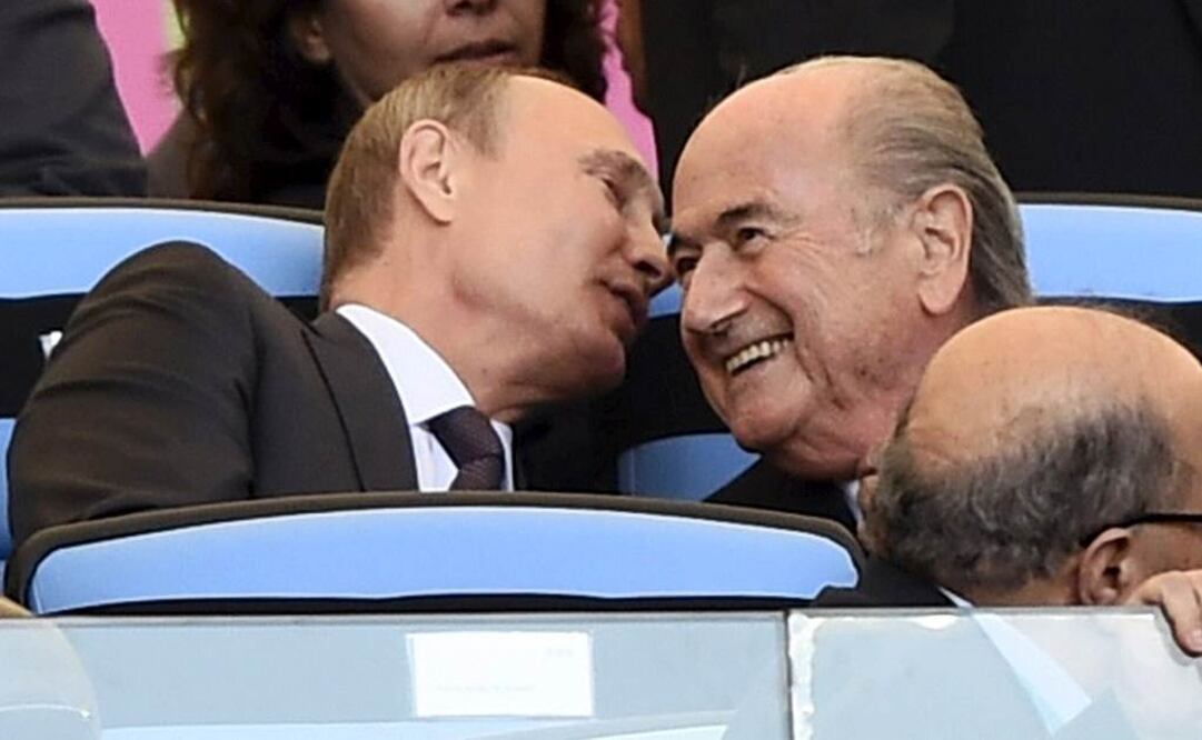 Vladimir Puttin y Josepp Blatter, en fotografía de archivo de Reuters