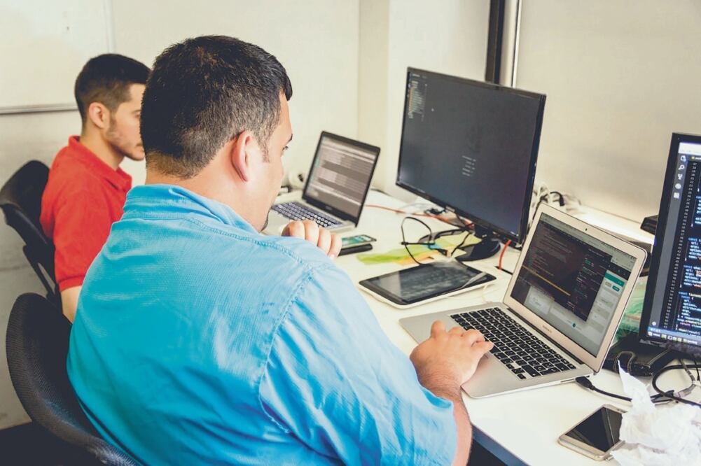 En México, los usuarios recurrentes de internet —aquellos que lo usan uno o más días por semana— representan 97.1% del total de la población usuaria. Foto: ARCHIVO EL UNIVERSAL