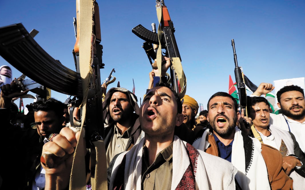 Es la primera vez que los hutíes apuntan directamente a un buque estadounidense desde que los rebeldes iniciaron sus ataques a la navegación en octubre: Foto: Yahya Arhab | EFE