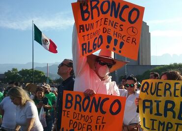 Niños protestan en Monterrey por un aire más limpio
