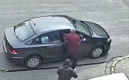 VIDEO: En 20 segundos, asaltan a matrimonio con menor discapacitada en Morelos