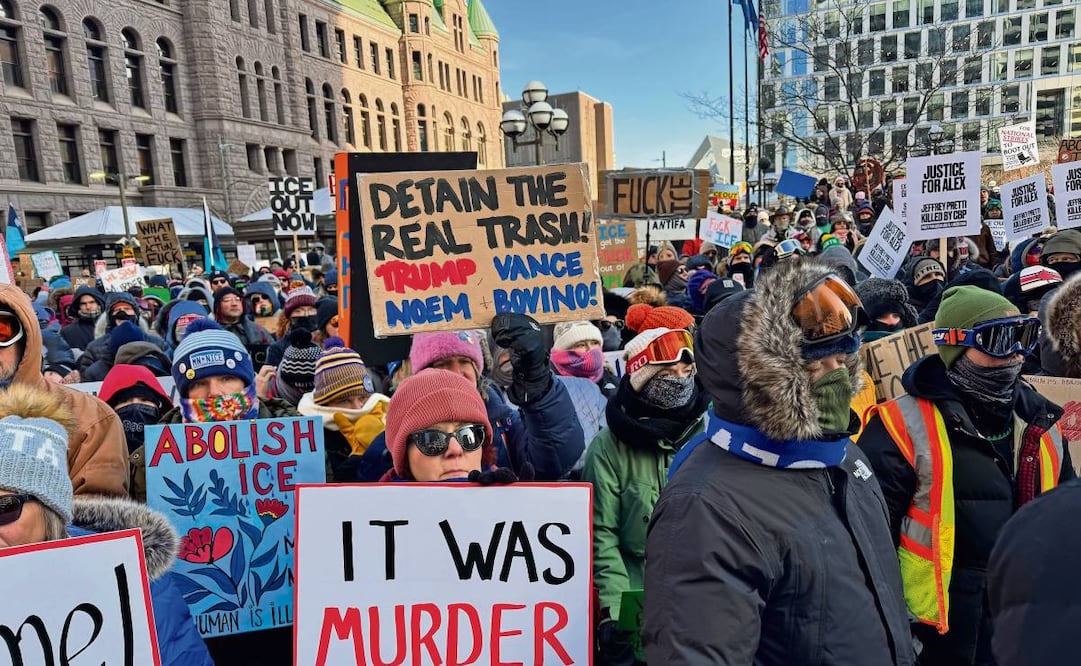 Al menos un millar de personas salieron a protestar por las redadas del Servicio de Inmigración y Aduanas ayer en Minneapolis, en las que murió otra persona. Foto: Jack Brook / AP