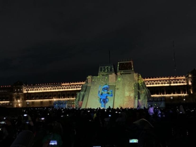 Estos son los horarios del show de luces de la pirámide del Zócalo
