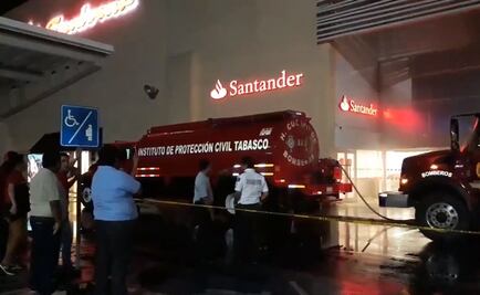 Bomberos sofocan incendio en "Plaza Las Américas" en Villahermosa