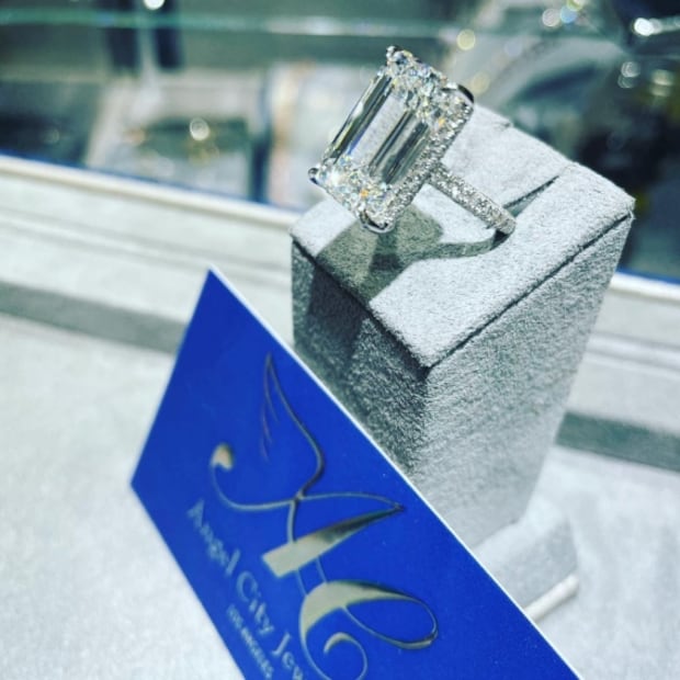 El costoso anillo de compromiso de Belinda y los raperos que también han comprado en la exclusiva tienda