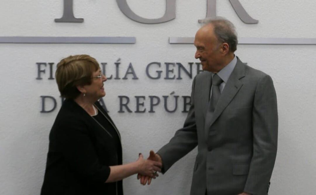 El fiscal, Alejandro Gertz Manero y la expresidenta chilena, Michelle Bachelet, se reunieron esta tarde en la sede de la FGR (FOTO: ESPECIAL)