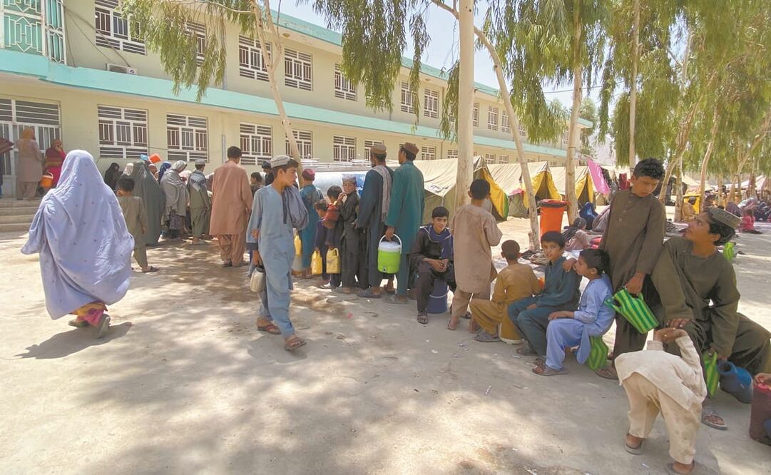 Afganos desplazados, en Kabul, por el conflicto con los talibanes. Foto: Sidiqullah Khan. AP