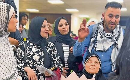 Palestinos refugiados en la Franja de Gaza desde 2023 llegan a la CDMX; "ya bombardearon todo lo que tenemos", lamentan