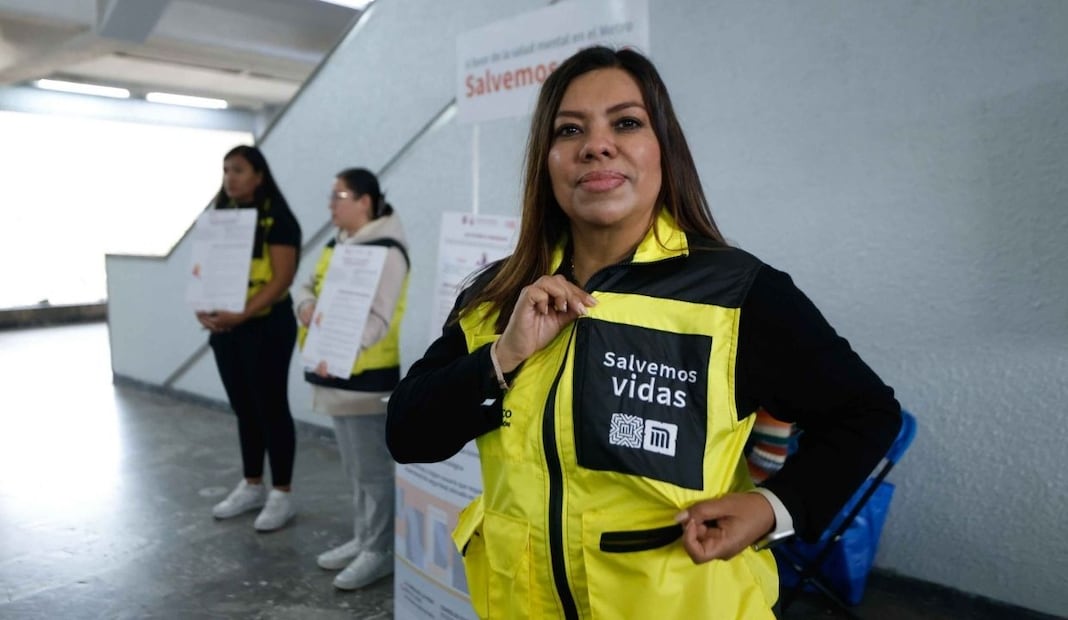 Actividades de las brigadas itinerantes del programa Salvemos Vidas, con el objetivo de acercar orientación psicológica, información y acompañamiento profesional en materia de salud mental a las personas usuarias de la red del metro. FOTO: DIEGO SIMÓN SÁNCHEZ
