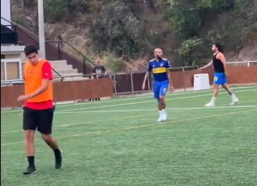 VIDEO: Dani Alves vuelve a la canchas en Barcelona tras salir de prisión