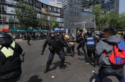 Gresca en Reforma entre policías y campesinos deja 17 heridos